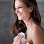 Lucie Lucas Instagram - Chères copeines… Après avoir vécu un week-end d'anniversaire enveloppée d'amour de joie et de repos avec des amis, mes enfants et mon amoureux... je voudrais vous remercier infiniment pour toutes vos pensées et vos mots remplis de douceur... Vous m'avez encore tellement gâtée cette année !! C’est si beau de vous avoir dans ma vie ! Vous me donnez tellement de lumière, de force et d'amour... Grâce à vous je suis pleine d'optimisme... Ensemble nous plantons les graines d'un monde meilleur, et tous les jours malgré les difficultés croissantes nous pouvons observer ensemble les pousses solides d'un autre futur qui percent la croûte de notre société sclérosée et moribonde… Quelle joie de vivre ces changements avec vous... Nous sommes reliés par le cœur et c'est déjà tellement de chance ✨️ Prenez soin de vous... Je vous embrasse très fort et merci encore à chacun d'entre vous pour votre existence et votre présence bienveillante sur ce compte 🙏✨️❤️‍🔥 📸 © @chlartigephoto