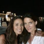 Lucie Lucas Instagram - Les copeines, On vous donne rendez-vous ce soir à 21h10 sur @tf1 pour 3 épisodes de Cannes Police Criminelle ☀️ et petit plus : vous pourrez regarder la série en anglais ou en français 🇬🇧🇫🇷 En effet le choix a été fait de tourner en anglais, mais nous nous sommes prêté au jeu difficile du doublage en français pour que chaque spectateur ait le choix de regarder dans la version qui lui convient mieux 😊 j’en profite d’ailleurs pour remercier @christel_salgues_pro et @donniomarie qui nous ont accompagné dans ce nouvel exercice🙏 Dans les deux cas (version anglaise ou française), ce sont nos voix et nos interprétations 😉 Enjoy les copeines !! On espère que ça vous plaira 🫶 Des bisous 😘
