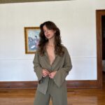 Lucie Rhéaume Instagram - Fraîchement arrivée à Tokyo pour un voyage de famille qui marque le début d’un mois très excitant en Asie! J’ai donné mon 1000% au travail ces derniers mois et j’en suis tellement fière mais une partie de moi a un besoin viscéral d’aventures, & it’s about time to give her some space.🦋 Qui ici a des recommandations pour Tokyo?🇯🇵