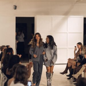 Lucie Rhéaume Instagram - Souvenirs de notre dernier défilé alors qu’on travaille comme des petites fourmies à organiser notre PROCHAIN défilé, qui aura lieu en soirée, le 2 mai prochain, à Montréal!🥹

Cette saison, @girlcrushgang et @lilunderwear.shop s’unissent  pour vous présenter un défilé 100% local, mettant en scène nos collections SS24. C’est une opportunité de voir nos dernières créations en primeur, mais aussi de magasiner des nouveautés avant même leur sortie officielle. Joignez-vous à nous pour la parfaite soirée de girls mémorable - cocktails, magasinage, rencontres et mode….Can it get any better? I don’t think so.🦋Places limitéee, billets disponibles via le site web de Girl Crush.💌

📸: @fredcl