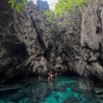 Lucie Rhéaume Instagram - Carousel représentant parfaitement une journée typique ici aux Philippines: (1-2. Photos au fameux Secret Lagoon de El Nido.) 3. Prendre le tricycle pour se rendre au mini port local.🛺 4. Sauter sur le bateau pour l’expédition de la journée (soit du « island hopping » ou de la plongée sous-marine).🤿 5. Apprécier la beauté époustouflante des lieux.🦋 6. Déguster un festin typiquement philippino digne de rois.🍽️ 7. Tomber en amour un peu plus avec l’endroit à chaque coucher de soleil.🌅 8. Dress up pour mes dates night quotidiennes avec l’amoureux.💌 9. Regarder (et parfois prendre au part) aux parties de basket (aka le sport le plus populaire du coin!)🏀 10. Apprécier l’énergie ennivrante du nightlife de El Nido.🍻g