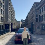 Lucie Rhéaume Instagram - Peu importe mes aventures du quotidien, le Chevrolet Trax 2025 est là pour m’accompagner.🚗 Vivre au cœur de la ville et posséder une voiture vient avec ses défis, surtout avec mon mode de vie actif qui implique de fréquents déplacements et le transport de nombreux matériaux. Un VUS compact comme le Chevrolet Trax me permet de 1. Stocker ce dont j'ai besoin, de 2. Me stationner dans tous les coins et de 3. Me balader dans la ville sans souci grâce à la technologie avancée de celui-ci. Mon feature pref: l'écran de 8 pouces en diagonale qui me permet de connecter sans fil mon téléphone pour projeter google maps.🕺🏽 #pub #ChevroletTrax @chevroletcanada