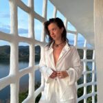 Lucie Rhéaume Instagram - «Bonjour, Veuillez prendre note que je suis actuellement à l’extérieur du bureau - entrain de me chauffer la couenne, d’apprécier le « dolce far niente », de nager avec les requins et de me reposer - aux Philippines. Pour toute urgence, merci de contacter mes collègues ou d’attendre que je revienne au pays revigorée. »🧖‍♀️🦋🕺🏽🏝️🌈