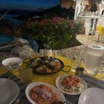 Lucie Rhéaume Instagram - «Bonjour, Veuillez prendre note que je suis actuellement à l’extérieur du bureau - entrain de me chauffer la couenne, d’apprécier le « dolce far niente », de nager avec les requins et de me reposer - aux Philippines. Pour toute urgence, merci de contacter mes collègues ou d’attendre que je revienne au pays revigorée. »🧖‍♀️🦋🕺🏽🏝️🌈