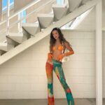 Lucie Rhéaume Instagram – Coachella through the years.🎡🌈💖 Je laisse une p’tite partie de mon coeur à Palm Springs cette année en ne prenant pas part aux festivités pour l’instant (à moins d’un revirement de situation dernière minute… on ne sait jamais avec moi🤠). Je compense en écoutant on repeat en travaillant le beat que j’écouterais si j’étais entrain de viber sous la tente hahaha. Disons que je crave un peu de nouveauté donc up next sur la bucket list (et j’en rêve depuis des ANNÉES): BURNING MAN. S’il y en a ici qui sont déjà allés / prévoient y aller cette année, hit me up.⛺️

Quelle année de looks a été ta pref toi?
1- 2019 sparkly alien👽
2- 2019 neon green girly💚
3- 2022 sparkly desert queen✨
4- 2022 colorful boho🧡
5- 2022 glittery cowboy🤠
6- 2023 bohème🌾
7- 2023 metallic warrior🪩
8- 2023 jeans on jeans👖