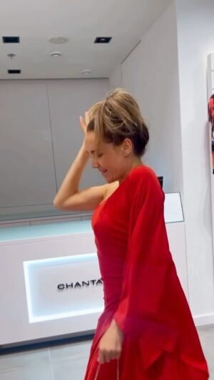 Lucie Vondráčková Instagram - “Změňte se dříve, než budete muset.” Jack Welch @chantall.sk @chantall.cz Nový obchůdek v OC Smíchov😉 Mrkněte na ně💋