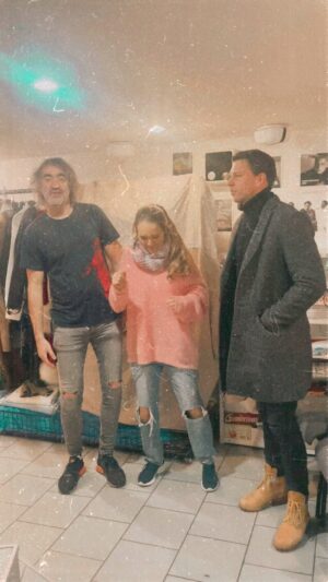 Lucie Vondráčková Instagram - …a všem krásný celý rok 2024 vám přejí tři pitomci… @jakubkohak10 @peterpecha  a má maličkost🤦‍♀️💃 Ať se vám splní všechny sny, ať se víc usmíváte než mračíte a ať se dokážete s lidmi domluvit líp, než my tři v tomhle videu😂🙏❤️ Vaše Lucie