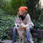 Lucie Vondráčková Instagram – V kolik ráno chodíte se psem vy? A kolikrát denně?? Tyhle fotky nejsou s tím naším, ale s krásnou Karkulkou z kalendáře pro @psi_sance Ale venčím podobného😉 #animallovers