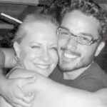 Lucinha Lins Instagram - Hoje o #tbt vai pro Leo. Seu primeiro trabalho na TV foi como meu filho. Nossa cumplicidade foi imediata, desde o teste que foi comigo e parecia que já nos conhecíamos. Foi amor a primeira vista. Esse meu menino partiu muito cedo, no dia do meu aniversário. Você estará sempre no meu coração. Vai brilhar com sua luz, Leo. ✨