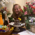 Lucinha Lins Instagram - 68 anos! 🥂 Brindando a vida, a saúde, a prosperidade!Agradeço todas as mensagens, carinhos, presentes, de amigos, de fãs, de familiares. Fizeram meu dia mais feliz 💛🧡💚💙