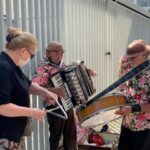 Lucinha Lins Instagram - Dando uma canja com o trio de forró na Praça Benedito Calixto - São Paulo.
