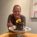 Lucinha Lins Instagram - 68 anos! 🥂 Brindando a vida, a saúde, a prosperidade!Agradeço todas as mensagens, carinhos, presentes, de amigos, de fãs, de familiares. Fizeram meu dia mais feliz 💛🧡💚💙