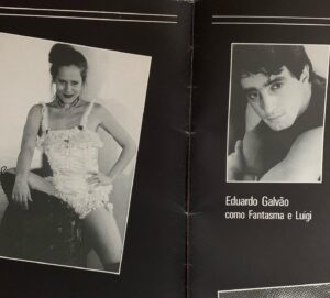 Lucinha Lins Instagram - @galvaoeduardooficial estou arrasada. Está difícil de acreditar 💔💔Estávamos há uma hora atrás falando de você em um jantar, querendo saber notícias suas. Te liguei mês passado, antes de vir pro Uruguai, um papo engraçado, com seu humor de sempre e nos prometemos de nos ver mais vezes. Pessoa tão do bem, tão novo, tão cheio de vida. Que Deus te ilumine, meu amigo. Fica a lembrança do nosso primeiro trabalho juntos, e seu primeiro trabalho em teatro, que fez lindamente: “O Fantópera da Asma”.