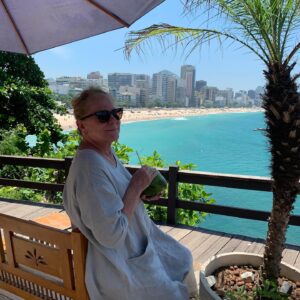 Lucinha Lins Instagram - Ê cidade abençoada pela natureza! A cor desse mar! 🌈💛🙏🏻☀️🥥