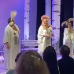 Lucinha Lins Instagram - A emoção tomou conta no último dia de apresentação no Teatro São Cristivão Saúde no Shopping Plaza Mooca - São Paulo. A peça “As Meninas Velhas” vai fazer uma pausa, mas logo, logo, voltaremos porque a saudade já começa a bater. Nosso maior agradecimento ao público e a todos que nos ajudaram a divulgar nosso espetáculo nesse quase um ano de apresentações entre Rio e São Paulo. Obrigada por tanto amor! Até já.