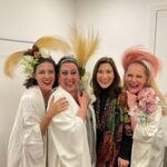 Lucinha Lins Instagram - Na estréia maravilhosa de ontem no Teatro São Cristovão na Mooca, a surpresa no final foi a presença dessa atriz, amiga, irmã, Beth Goulart. Que abraço gostoso!! Ele amou e disse que vai assistir de novo!!❤️❤️🌹