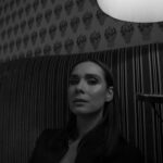 Lucrezia Guidone Instagram – E adesso? Cosa vedi adesso? 

Riesci a non dubitare per una volta ma semplicemente a stare nella bellezza di questo momento? 

Senza aspettative, così semplicemente… a stare. 

Provo. Ogni tanto riesco.
Ho meno paura di un tempo. 🫶🏻