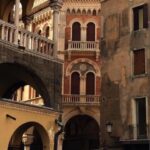 Lucrezia Guidone Instagram – 📍Pàdoa 🫶🏻

Abbiamo concluso ieri le repliche di “The City” al Teatro Verdi di Padova e tra qualche giorno approderemo al Goldoni di Venezia. 

Grazie a chi ci è stato, a chi ha voluto essere parte di questo viaggio come pubblico… che poi (chi ha visto sa) è un po’ come essere un personaggio dell’opera entrandoci dentro… di riflesso 😜

Ci vediamo a Venezia 🫶🏻
(7/10 marzo Teatro Goldoni)

@teatrostabileveneto 

#thecity #martincrimp #jacopogassmann