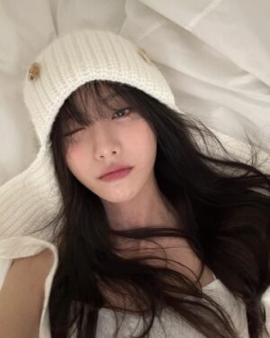 Luda Instagram - 모자 이렇게 쓰면 엄마한테 혼남