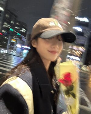 Luda Instagram - Good Byeeee LUDA’s day!!
많은 사랑과 축하로 행복한 생일을 보냈어요
주신 사랑과 응원만큼 더 멋진 이루다가 될게요!
감사합니다🩶