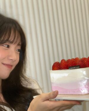 Luda Instagram - Good Byeeee LUDA’s day!!
많은 사랑과 축하로 행복한 생일을 보냈어요
주신 사랑과 응원만큼 더 멋진 이루다가 될게요!
감사합니다🩶