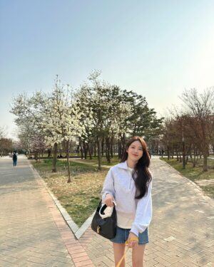 Luda Instagram - 벚꽃은 못 봤습니다 왜 없죠?
