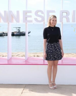 Ludivine Sagnier Instagram - Coucou @canneseries 
@michaelkirkdouglas  #franklin @appletv