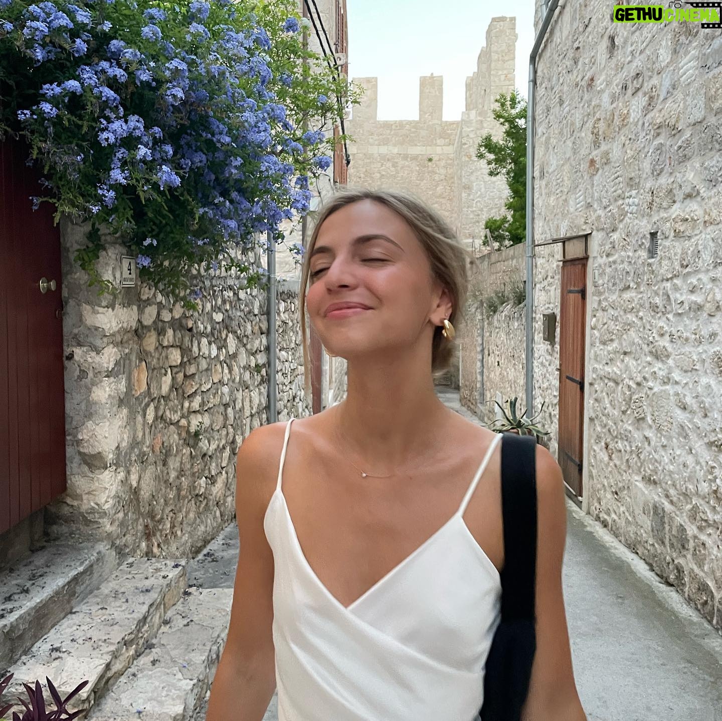 Ludivine Reding Instagram - J’en reviendrai pas de ce voyage là 🥲