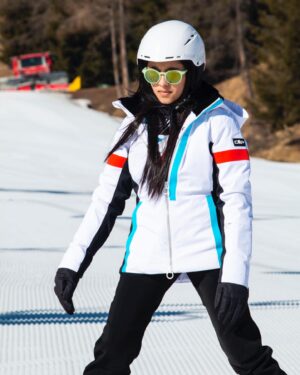 Ludovica Nasti Instagram - caduta neve..⛷❄️⚠️

📸: @ed_fish3 
press office: @hollywoodcommunication 

#cmp #cmplovers #cmpitsmore 
@cmp_official
