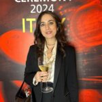 Ludovica Gargari Instagram - Vi porto con me alla 69esima celebrazione della guida michelin italia 🇮🇹 che si è svolta in Franciacorta al Teatro Grande di Brescia @michelinguide @michelin.it Un’edizione memorabile, che porta i ristoranti stellati a quota 395 26 nuovi ristoranti premiati con 1 Stella⭐️ 5 con due stelle (alcuni senza neanche passare per la prima)⭐️⭐️ e ancora 2 nuovi con 3 stelle ⭐️⭐️⭐️ non sono mancate ovviamente le grandi riconferme, Osteria francescana, dal pescatore, villa crespi, il mudec…. Poi la stella, anzi le stelle verdi 💚⭐️assegnate secondo il criterio della sostenibilita a 360. Gran parte dei nuovi premiati sono under 35, e ben 4 cuochi hanno meno 30 anni d’età. possiamo dire un’ edizione, che guarda al futuro, anche per la grande quantità di giovanissimi. Nella meravigliosa location del Golf club si è svolto il cocktail party Menu eccezionale a cura dei Fratelli Cerea, Cristina bowerman, davide guidara , andrea aprea e i brand partner tra cui @metroitalia da sempre al fianco della ristorazione che ringrazio per avermi invitata ✨ #michelinstar24 #michelinit #finedining #guidamichelin2024 #italia