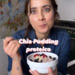 Ludovica Gargari Instagram - Questa è la mia colazione ultimamente, prima di affrontare delle giornate particolarmente piene e pesanti. Mi da la carica e mi fa sentire piena di energie fino a pranzo senza appesantirmi per 1 persona 125 ml bevanda vegetale 30g fiocchi di avena piccoli 10g semi di chia 1 albume qb frutti di bosco qb cannella o cacao se gradite anche miele per dolcificare versate latte e avena in un pentolino insieme alla chia e portate a bollore poi aggiungete l albume e fate addensare , aggiungete i frutti rossi e cuocete un altro minuto fino a consistenza 🇬🇧This is my breakfast lately, before facing particularly full and heavy days. It gives me the charge and makes me feel full of energy until lunch without weighing me down For 1 person 125 ml vegetable drink 30g small oat flakes 10g of chia seeds 1 egg white To taste berries Cinnamon or cocoa to taste If you also like honey for sweetening Pour milk and oats in a saucepan together with the chia and bring to a boil then add the egg white and thicken, add the red fruits and cook another minute until firm #colazione #breakfast #ricettefacili #ricetteveloci #chiapudding #befunctional #senzaglutine #senzalattosio #glutenfree #lactosefree