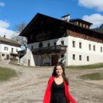 Ludovica Gargari Instagram – Qualche settimana fa sono stata in @suedtirol.official 🏔️ Ve lo ricordate!? La mia missione era scoprire cosa rende così speciale il latte e tutti i latticini altoatesini con il marchio Qualità Alto Adige. 🥛 
Così sono partita da @milasuedtirol, dove ho potuto assaggiare i loro prodotti, tutti fatti al 100% con il miglior latte Alto Adige. Poi ho visitato uno dei masi a conduzione familiare dove viene prodotto il latte fieno, fiore all’occhiello di questo territorio, e infine assieme a @cheffilipposinisgalli del @zurkaiserkron ho usato lo skyr per cucinare dei piatti pazzeschi.  Che dirvi?! La gentilezza, l’accoglienza e l’impegno di tutti coloro che ho conosciuto fanno davvero la differenza! PS stay tuned perchè il mio viaggio non è finito qui 
#adv #Suedtirol #qualitàaltoadige #lattefienoaltoadige #lattealtoadige #milasuedtirol #milaskyr @quality.suedtirol