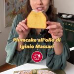 Ludovica Gargari Instagram - E con questo #plumcakeallolio del Maestro #IginioMassari , concludo la mia serie “piatti stellati” per iniziarne una nuova, più fresca, divertente che sa d’estate ! Ma intanto godetevi questo dolce 🍰 Zucchero 300 Uova 300 (6) Succo arancia 50 ml Sale 3g Scorza arancia Lievito 10g Farina 00 300 Olio 160 Farina 0 110  Mettere nella bacinella della planetaria le uova, la scorza e il succo d’arancia, lo zucchero e il sale e montare con la frusta per 15 minuti. Setacciare la farina con il lievito. Aggiungere la farina con il lievito versando a pioggia in planetaria e in prima velocità, mescolare bene. Incorporare l’olio versandolo in 4 volte, infine aggiungere la seconda farina. Mettere la massa negli stampi da cake rivestiti con l’apposita carta, poi tagliare longitudinalmente con una spatola immersa nel burro fuso il dolce. Cuocere a 180-190 °C. Se il cake è più grande di g 300 la cottura è a 180 °C, se è più piccolo a 190 °C. per 35 min circa #ricettestellate #piattigurmet #piattistellati #finedining #lovefood #italianfood