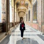 Ludovica Gargari Instagram – 10-11 Maggio sono stati due giorni che mi hanno arricchito personalmente e lavorativamente. 
La mia partecipazione alla stesura della carta dell’umano, insieme a quella di altri colleghi internazionali, è stara contornata da eventi e persone memorabili. 
l’incontro con @franciscus 🙏🏻 , la visita privata ai @vaticanmuseums , San Pietro di notte pronto ad accogliere @giovanniallevi , la sua musica, e le parole di altri grandi, dai Premi Nobel ai massimi esponenti di sport, ambiente, informazione …
Ho avuto la fortuna di poter conoscere e condividere questa gita con delle persone stupende che porterò sempre con me ✨ Grazie per avermi seguita 
Da oggi proverò ad impegnarmi di più per portare sui social una maggiore idea e pragmaticità del concetto di Fraternità . 

Grazie per l’opportunità 

@fondazionefratellitutti #fratellitutti2024 #behuman
@laiglesiateescucha
