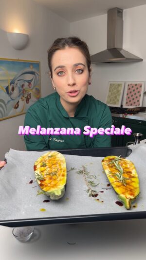 Ludovica Gargari Instagram - Melanzane infornate con crema di carote 🥕 🍆 
2 melanzane 
olio evo
sale
salsa di soia 
1 rametto di rosmarino
qb feta 
qb germogli di soia 

tagliate le melanzane e incidetele con tagli obliqui, conditele con olio sale e soia e cuocete a 160 per 50 min 

cuocete le carote a tocchetti in padella con olio e rosmarino . 
frullatele 
impiattate nel modo che preferite con i fermogli sopra 

Eggplant baked with carrot cream 🥕 🍆

2 eggplants

Extra virgin olive oil

Salt

Soy sauce

1 sprig of rosemary

To taste feta

Soy sprouts to taste

Cut the eggplants and carve them with oblique cuts, season them with salt and soy oil and cook at 160 for 50 min

Cook the carrots into chunks in a pan with oil and rosemary.

Shake them

Ended in the way you prefer with the fasteners on it

#eggplant #antipastoitaliano #parmigianadimelanzane #ricetteitaliane #italianfood #healthyfood #veg #vegetarian