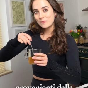 Ludovica Gargari Instagram - Ma voi lo sapete come si produce un integratore alimentare? 🥤

Se la risposta è no, dovete guardare questo reel! Scoprirete che la produzione di integratori è un'eccellenza Made in Italy e che l'Italia è prima in Europa per fatturato e rilevanza di mercato 🇮🇹 

Questo grazie ad aziende all'avanguardia come @esserrepharma, che produce integratori con materie prime di alta qualità e ingredienti naturali provenienti da coltivazione italiana 🍊

E poi, veder lavorare un un team principalmente al femminile nella ricerca e nello sviluppo scientifico di una delle eccellenze Made in Italy vi riempirà il cuore, scommettiamo? 😊

#GiornatadelMadeinItaly2024 #UnioneItalianaFood @mimit_gov #adv