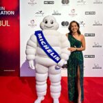 Ludovica Gargari Instagram - Ieri sera al “Revealing Event di @michelinguide” ⭐️ sono stati rivelati i ristoranti che saranno nella guida 2023 della Turchia, dove fino ad oggi non era ancora presente . Quindi questa è la primissima volta per la cucina turca che riceve un riconoscimento tale . Conoscete il SIGNIFICATO delle STELLE ⭐️?!? Il significato delle stelle: 3 Stelle - Vale il viaggio: sono gli “imperdibili”, luoghi di fama artistica, storica o naturale internazionale. 2 Stelle - Merita la deviazione: sono i luoghi che meritano una deviazione durante il viaggio. 1 Stella - Interessante: è un’indicazione per chi desidera approfondire la conoscenza della destinazione. I CRITERI : -qualità degli ingredienti utilizzati -maestria nel controllo dei sapori e nelle tecniche di cottura -personalità dello chef all’interno della sua cucina -valore e coerenza tra le varie prove tavola effettuate. In TURCHIA (finally 🥳) si contano 38 menzioni, 4 con una stella, di cui 1 con anche la stella verde , e 1 com due stelle 🌟 Che dire ?! Se volete vedere di più vi lascio delle stories in evidenza, ma… #staytuned il viaggio continua 🤩 #tasteinistanbul #gastrocity #michelinguide2023