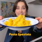 Ludovica Gargari Instagram - Questa pasta è per te che ami le spezie 🍲 200g fusilloni 1 cavolfiore giallo qb curry qb zafferano qb paprika dolce qb olio sale pepe qb pistacchi cuociamo il cavolfiore e frulliamo con un filo d olio evo sale pepe e le spezie . Cuociamo la pasta nell acqua del cavolo e portiamo a cottura con la crema e ultimiamo con i pistacchi 🇬🇧This pasta is for you who love spices 🍲 200g fusilloni 1 yellow cauliflower To taste curry Saffron to taste Sweet paprika to taste To taste oil salt pepper Pistachios to taste We cook the cauliflower and blend with a drizzle of extra virgin olive oil, salt, pepper and spices. We cook the pasta in cabbage water and cook with the cream and finish with the pistachios #vegan #italianfood #brunch #lunch #piattiitaliani #ricettesane #ricettefacili #ricetteveloci