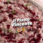 Ludovica Gargari Instagram – 🍝 Il Piatto vincente di… Mauro Nespoli, campione italiano e olimpico di Tiro con l’arco ! 🇮🇹 EPISODIO 2 – Risotto Bonarda e pasta di salame 🔥 @the_nesp 
@lulugargari Riso carnaroli 320 gSalsiccia o pasta di salame 400 gBonarda (Oltrepò pavese) 200 mlScalogno 2Parmigiano Reggiano 100 gBrodo 1lSale q.b.Pepe q.b.Burro 50 gOlio 2 cucchiaiPer la riduzione vino rosso:200 ml vino rosso10 g sale50 g zuccheroq.b. burro per lucidare q.b. amido di maisq.b. timo fresco Tagliate a brunoise lo scalogno e lasciate stufare in padella dolcemente.Tostate il riso, aggiungete sale e  sfumate con il vino . Portate a cottura il riso con il brodo. A parte rosolate la salsiccia e aggiungetela a metà cottura. Lasciate cuocere, infine mantecate con burro e Parmigiano ReggianoUltimate con la riduzione di vino rosso, ottenuta facendo ridurre a fuoco medio alto in un pentolino, il vino con sale e zucchero. Per velocizzare e lucidare la riduzione, potete aggiungere la maizena. Impiattate con foglie di timo fresco!

@dmtc_pr #giallozafferano #gz #wow #delicious #sogood #loveit #wow #reel #foodie #foodvibes #atleti #piattovincente #lulugargari #mauronespoli