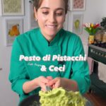 Ludovica Gargari Instagram - Hai mai provato il pesto di pistacchio ? No?! beh allora questo è il segnale che stavi aspettando 💚 🇮🇹 200g di fusilloni 100g ceci gia cotti 50g basilico 1 limone 50 ml olio evo 50g pistacchi 50g anacardi 30g parmigiano frullate pistacchi anacardi olio basilico e succo di limone Cuocete la pasta e mantecatela in padella con i ceci e il pesto impiattate con altro basilico 🇬🇧200g of fusillloni 100g chickpeas already cooked 50g basil 1 lemon 50 ml extra virgin olive oil 50g pistachios 50g cashews 30g Parmesan cheese Whisky pistachios cashew oil basil and lemon juice Cook the pasta and stir it in a pan with chickpeas and pesto Ensired with other basil #pasta #pastaalpesto #ricetteitaliane #healthyfood #healthyrecipes #pistacchio #ricettealpistacchio #pistachio #italianfood