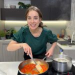 Ludovica Gargari Instagram – POV : Sei in una nuova cucina e non sai dove stanno le cose, ma sei Sagittario e vuoi fare tutto da sola🫠