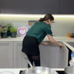 Ludovica Gargari Instagram - POV : Sei in una nuova cucina e non sai dove stanno le cose, ma sei Sagittario e vuoi fare tutto da sola🫠