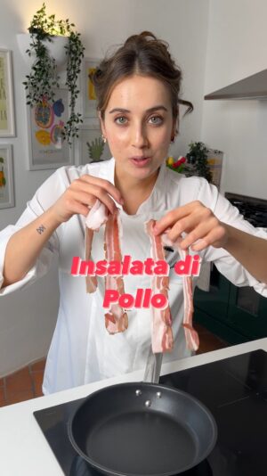 Ludovica Gargari Instagram - Una #cesarsalad così non l’hai mai mangiata 🥗 Forse perchè NON lo è 🤭! 

200g iceberg 
200g petto di pollo 
4 fette di Bacon
1 uova 
qb senape
1 avocado maturo 
1 limone 
100ml olio di semi

in una padella rendete croccante il bacon, e nella stella rosolateci il pollo. 
Fate la maionese frullando uovo senape sale succo di 1/2 limone e l olio . 

conditeci l iceberg e impiattate con pollo bacon avocado a fette 

🇬🇧200g iceberg

200g chicken breast

4 slices of Bacon

1 egg

Mustard to taste

1 ripe avocado

1 lemon

100ml seed oil

In a pan make the bacon crispy, and in the star brown the chicken.

Make the mayonnaise by whisking egg mustard salt juice of 1/2 lemon and oil.

Season the iceberg and fillet with chicken bacon avocado sliced

#chickensalad #salad #healthyfood #health #lovefood #foodie #