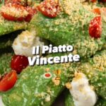 Ludovica Gargari Instagram – š Il Piatto vincente di⦠@simone_barlaam ! š®š¹ Paccheri tricolore – EPISODIO 1š„
ā¤ļø Il Piatto Vincente ĆØ la nuova rubrica che ha come protagonisti la nostra Resident Chef Creator @lulugargari ed alcuni atleti professionisti! š
Insieme si metteranno alla prova preparando i loro piatti del cuore. ā¤ļøāš„
Ingredienti:
Paccheri 320gr
Spinacini 500gr
Nocciole 50gr
Ricotta 350gr
Olio EVO qb
Limone non trattato con buccia edibile qb
Menta qb
Peperoncino fresco qb
10 pomodorini cigliegino
Preparazione:
Saltiamo gli spinaci in padella. Lasciamo raffreddare e frulliamo insieme a ricotta , olio ,sale, pepe e peperoncino fresco. Cuociamo la pasta al dente e mantechiamo fuori dal fuoco con la crema.
Tostiamo a parte noci o nocciole e frulliamo con scorza di limone.
Impiattiamo i paccheri con qualche spinacino fresco, ciuffetti di ricotta, pomodorini tagliati in 4 e la polvere di nocciole e limone! Buon appetito š
@dmtc_pr @finp_nuotoparalimpico
#giallozafferano #ricette #olimpiadi #paralimpiadi #atleti #simonebarlaam #cucina #paccheri #pasta #spinaci