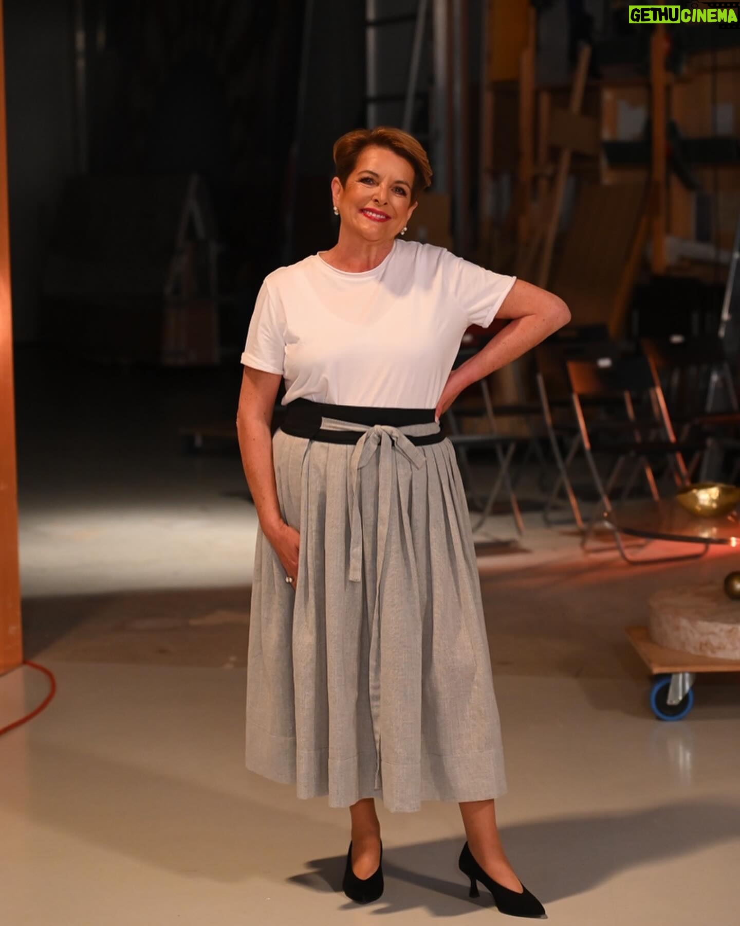 Luísa Castel-Branco - 533 Likes - As segundas de manhã saio sempre muito divertidas!
@doisas10tvi @bigbrothertvi Saia- @sew_marta 👏👏👏👏
