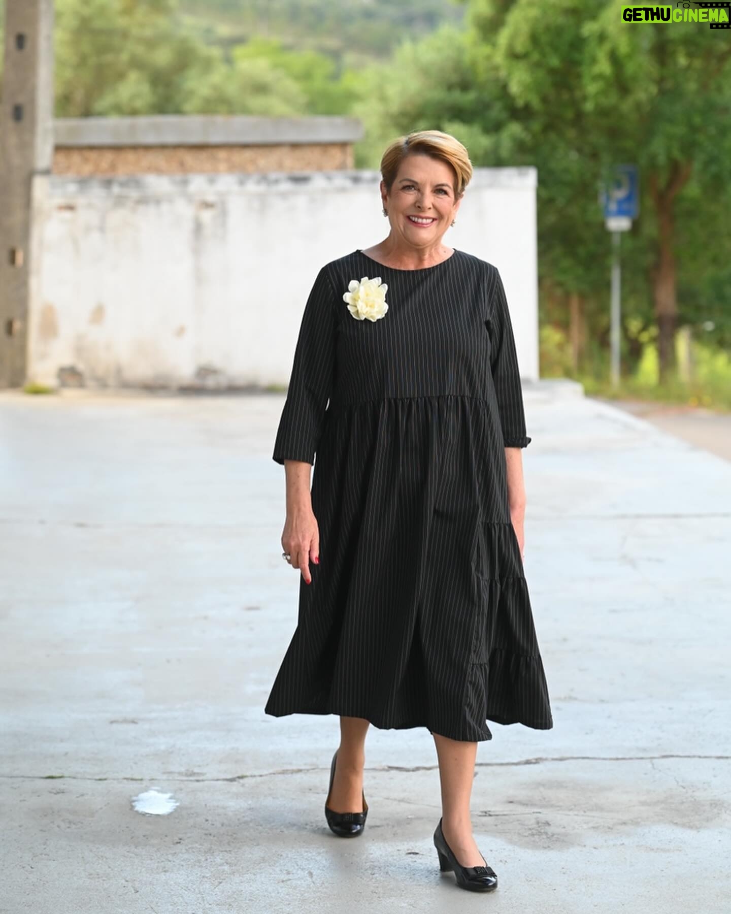 Luísa Castel-Branco - 581 Likes - Hoje porque é segunda, no @doisas10tvi a conversar sobre o @bigbrothertvi .
Vestido- @marialaranjasintra ❤️