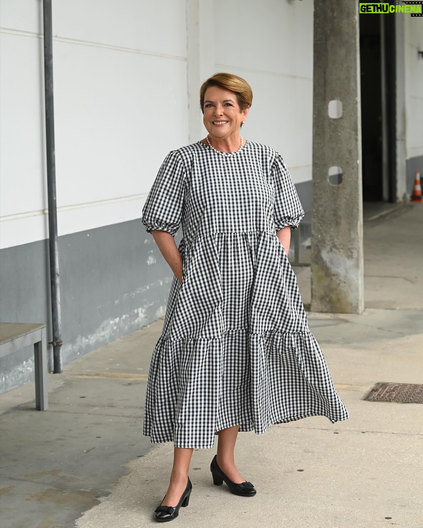 Luísa Castel-Branco - 519 Likes - Hoje no @doisas10tvi , a conversar sobre o @bigbrothertvi ❤️. Vestido - @milkandsnow_