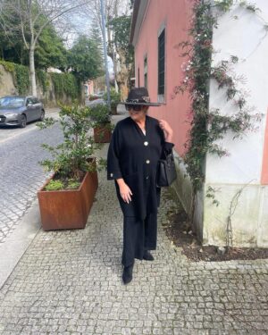 Luísa Castel-Branco Instagram - Sintra, hoje a namorar❤️. @caju_clothingstore @fabricadosoculos_artedoolhar