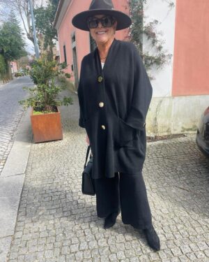 Luísa Castel-Branco Instagram - Sintra, hoje a namorar❤️. @caju_clothingstore @fabricadosoculos_artedoolhar