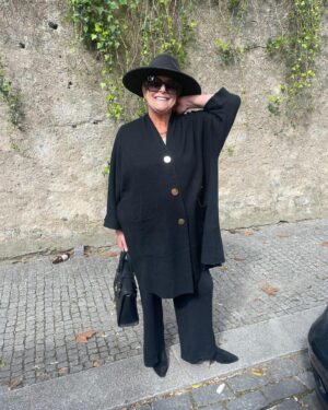 Luísa Castel-Branco Instagram - Sintra, hoje a namorar❤️. @caju_clothingstore @fabricadosoculos_artedoolhar